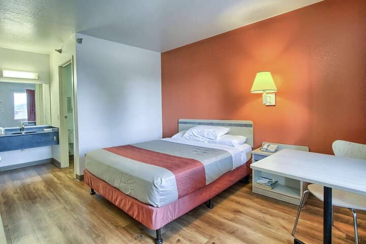 Room 7 of 14
