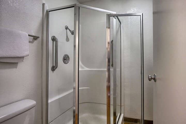 Room 10 of 14